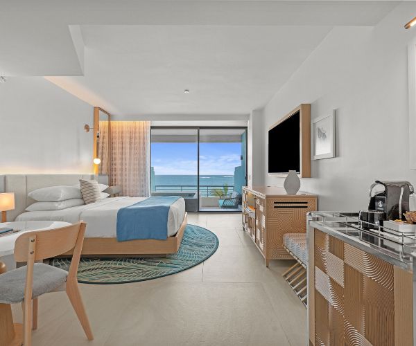 Bedroom with balcony with plunge pool and ocean view